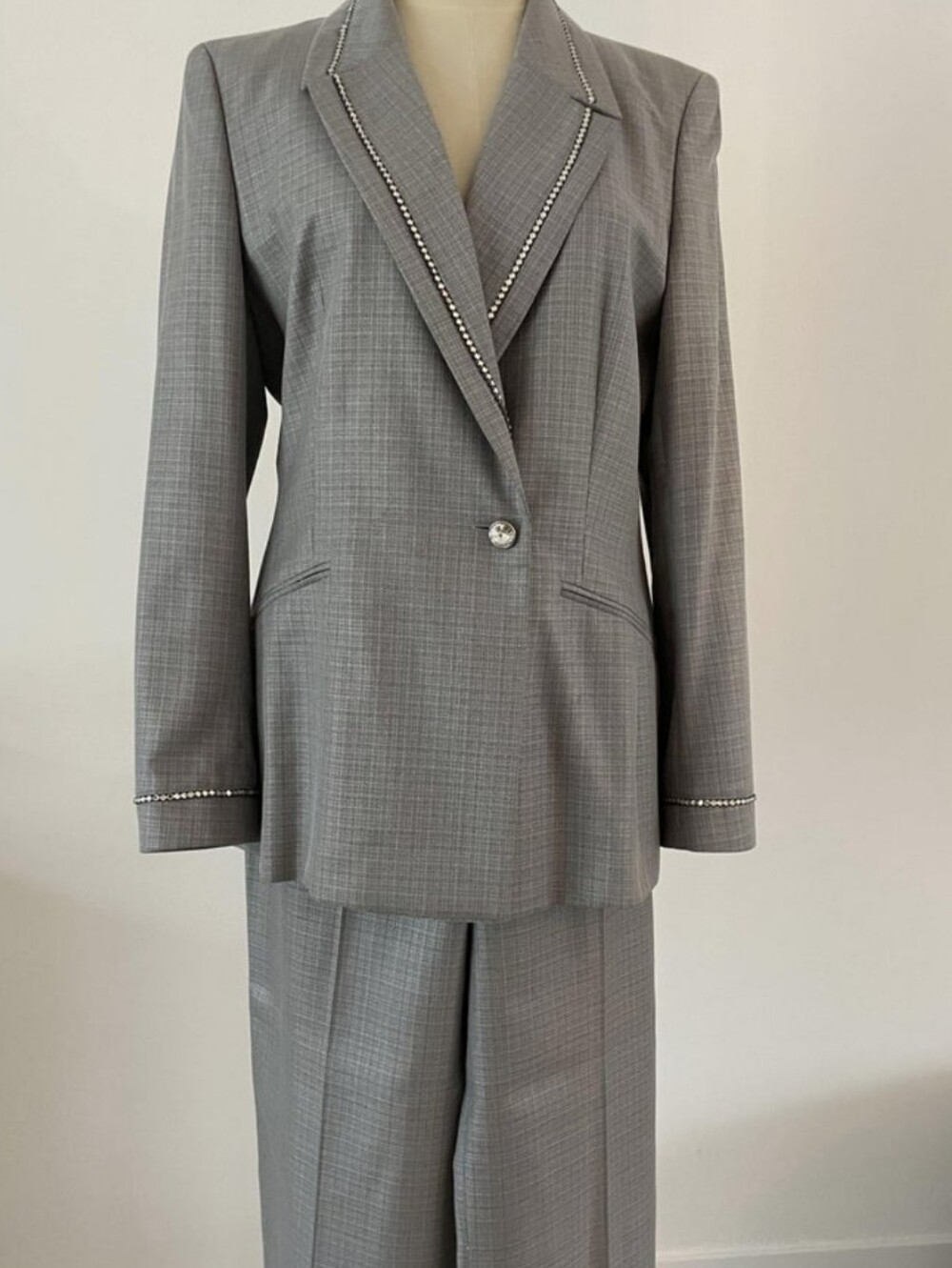 Escada 40/10 90's Wool Silk Gray Two-Piece Blazer Suit Rhinestone  Embellished *